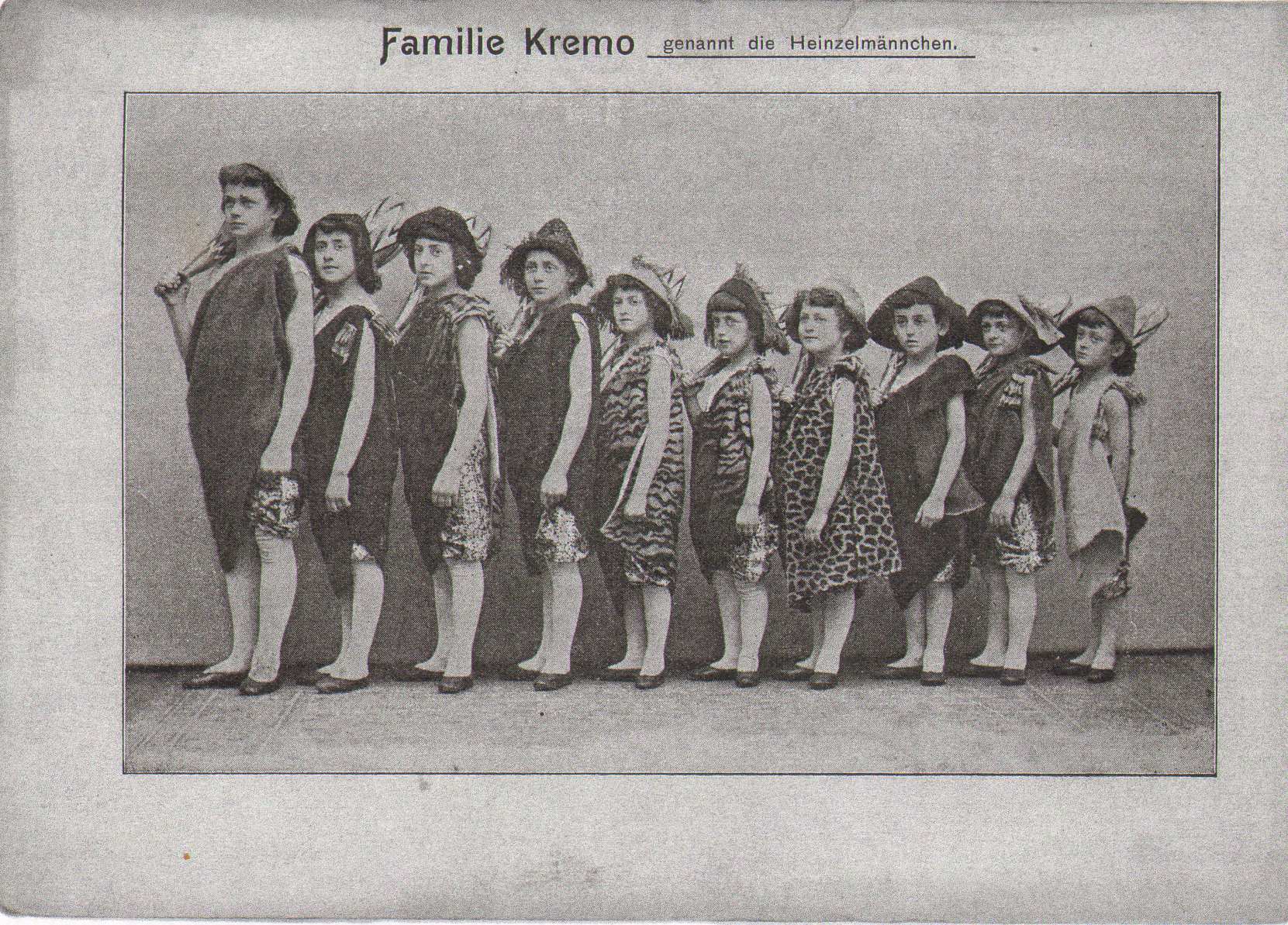 Kremo family of acrobats, early 1890s — group portrait