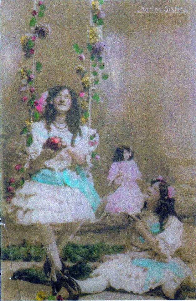 Mignon and Lita Skremka as the Karina Sisters, portrait 1