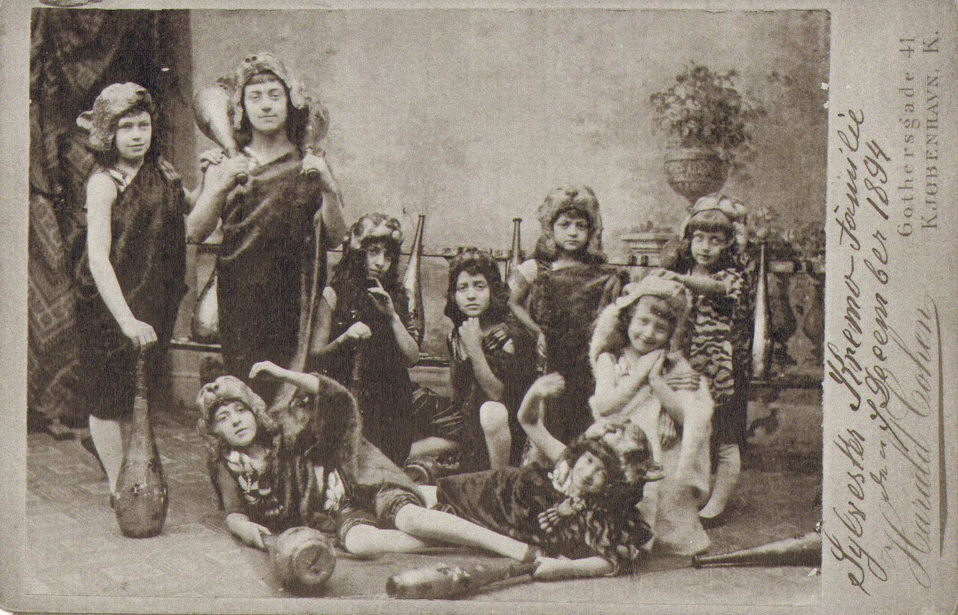 Kremo family of acrobats, Copenhagen, December 1894 — group photo