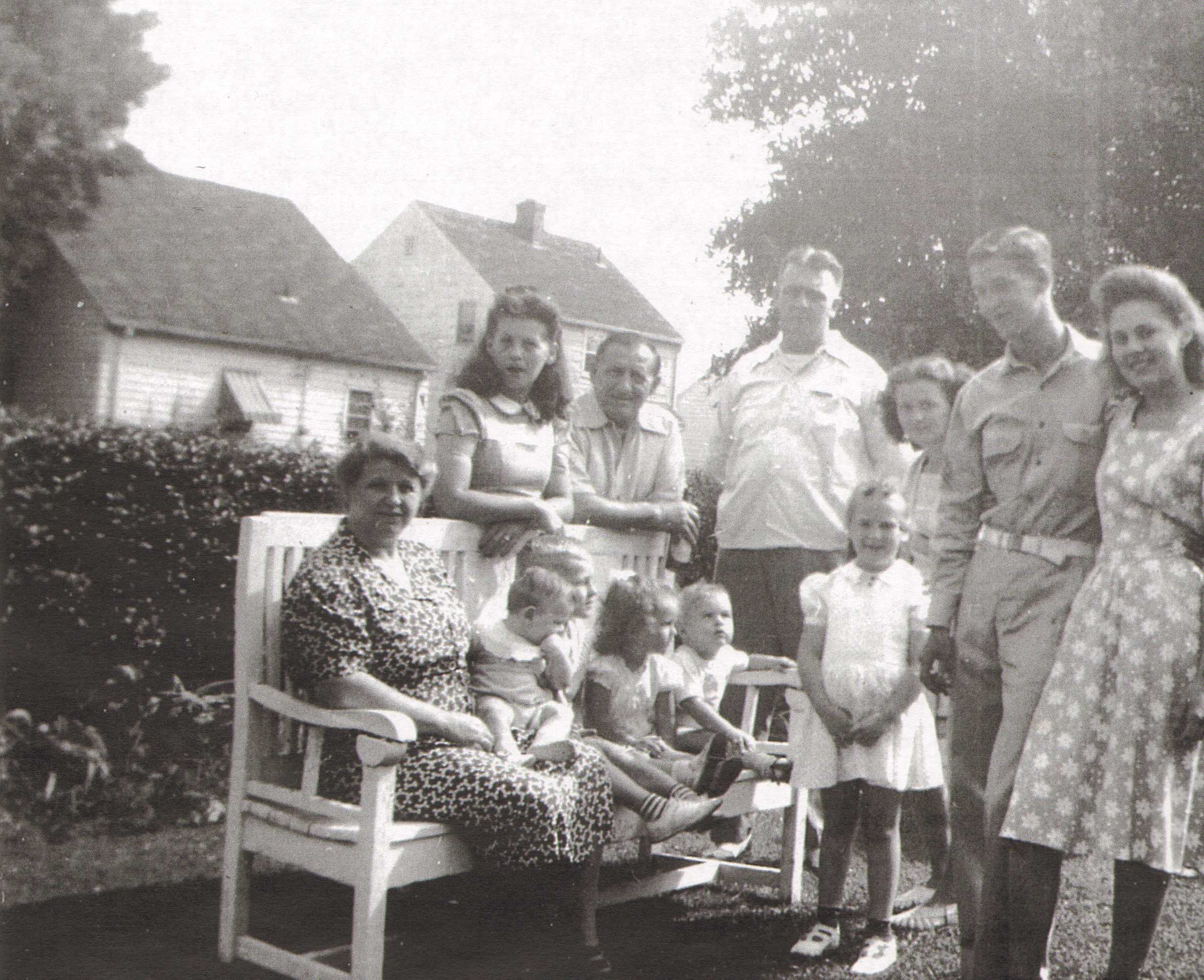 Theodor and Anna Kremka, family reunion, 1941