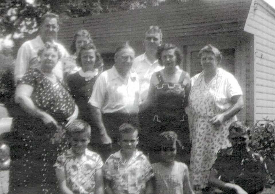 Theodor and Anna Kremka, family reunion, 1950s
