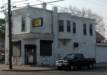 700 Chestnut Street, now known as Eddie's Liquors, June 24, 2003