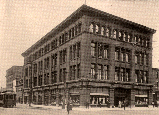 The Munger & Long Building at Broadway and Federal Street, 1914