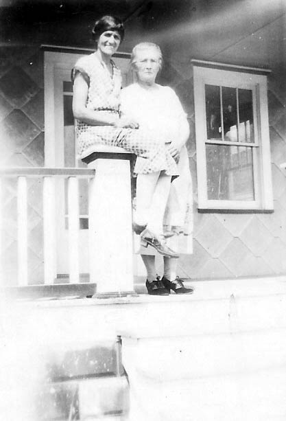 Blanche Atger Stinger and her mother Marie Louis Doriot Atger at Wildwood, 1910s