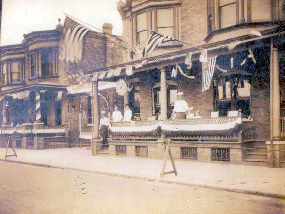 The Fred G. Reeve family at 1146 Everett Street, about 1918