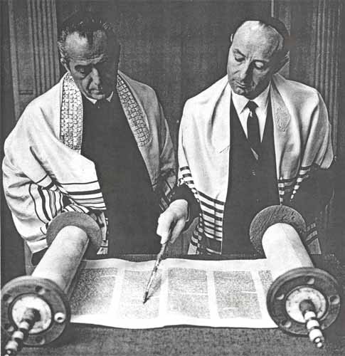 Interior of Congregation Beth El, Cherry Hill — sanctuary view