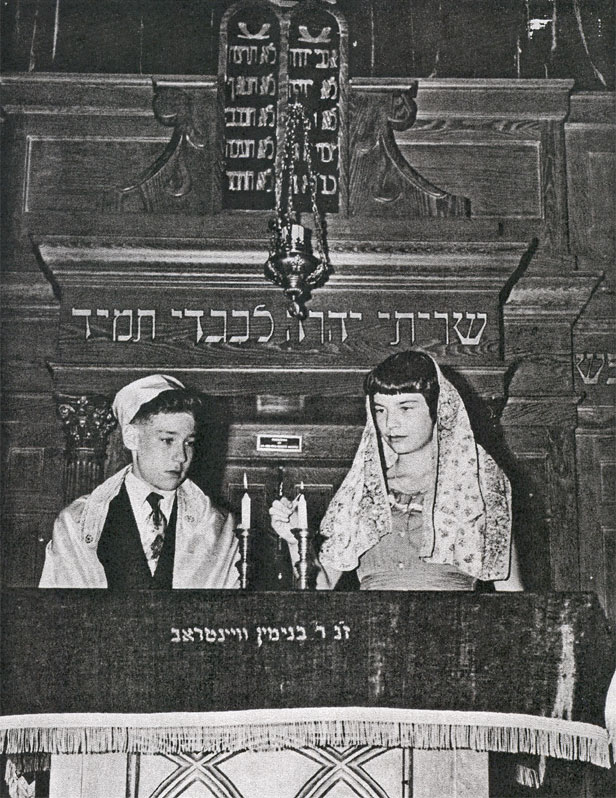 Children participating in the service, 1948