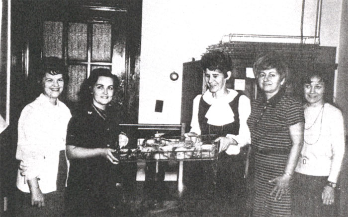Satellite lunch aides at H. H. Davis School, early 1970s