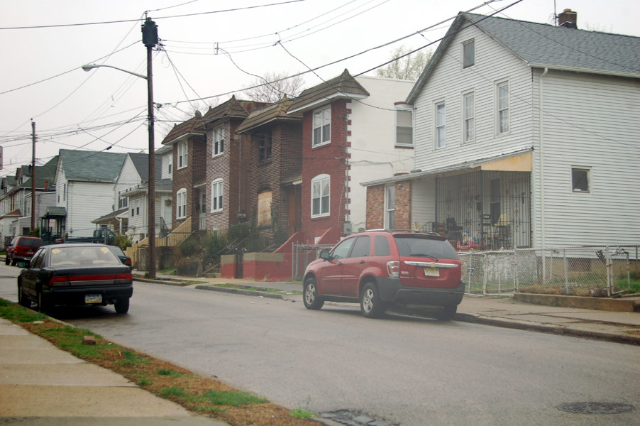 Looking south on North 34th Street from Merriel Avenue, April 3, 2009