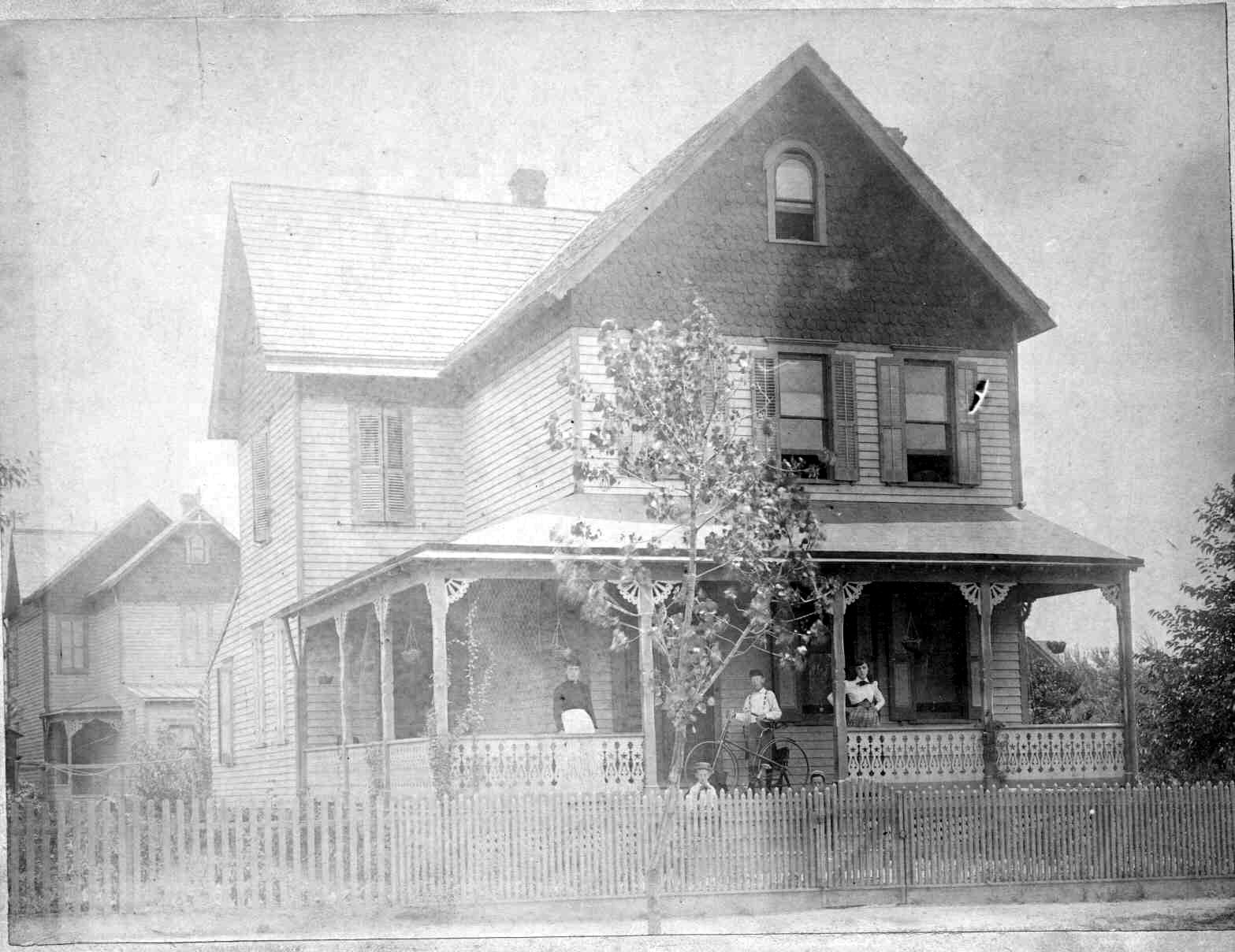 Albert Robert Reed home and residents at 18 North 35th Street, 1880s