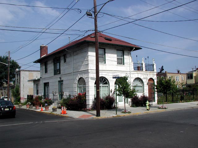 819 South 4th Street, showing the embalming building and garage, July 10, 2004
