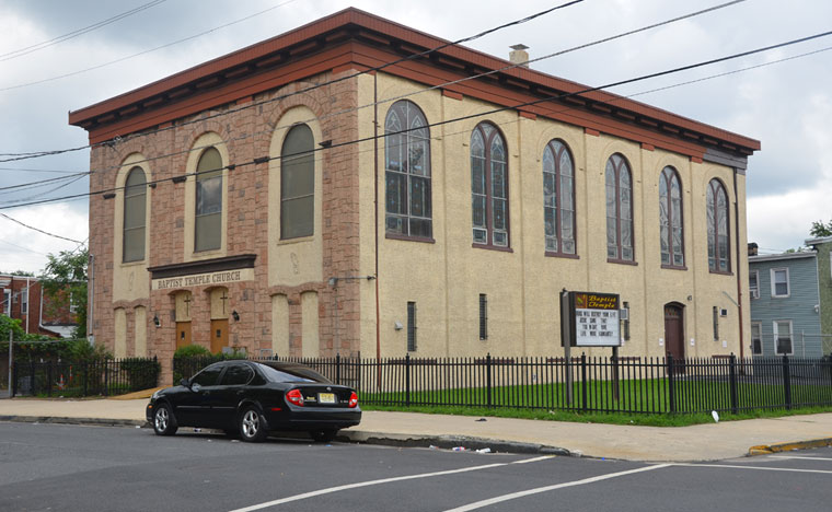 Baptist Temple Church, southwest corner of South 4th Street and Mount Vernon Street, August 2011