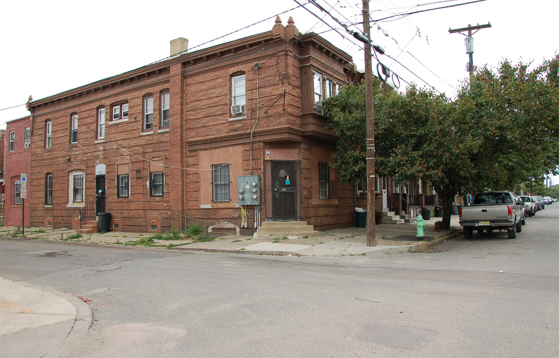 Northwest corner — 1921 South 4th Street at Winslow — June 25, 2011