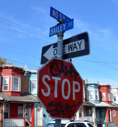 North 5th Street and Bailey Street intersection sign