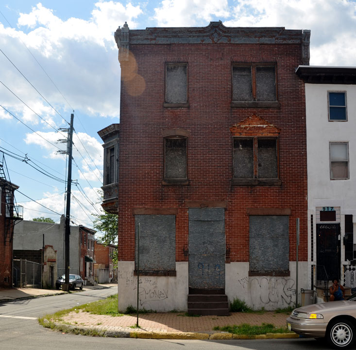 919 South 5th Street, photograph
