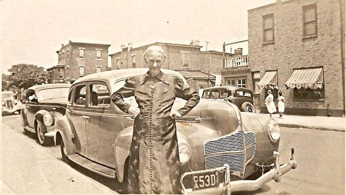 Looking north on 6th Street from Pine Street, 1940s