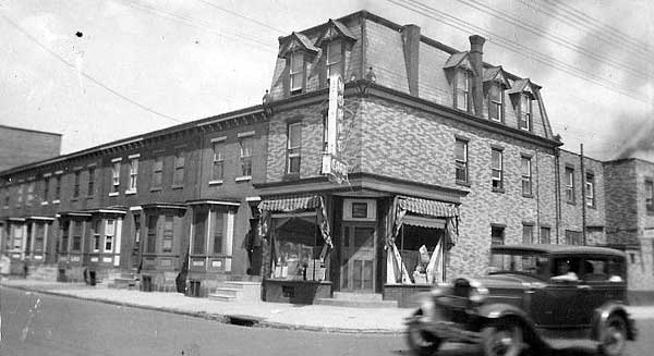 The Pine Street Tavern shortly after being re-named Nora's Cafe, about 1940