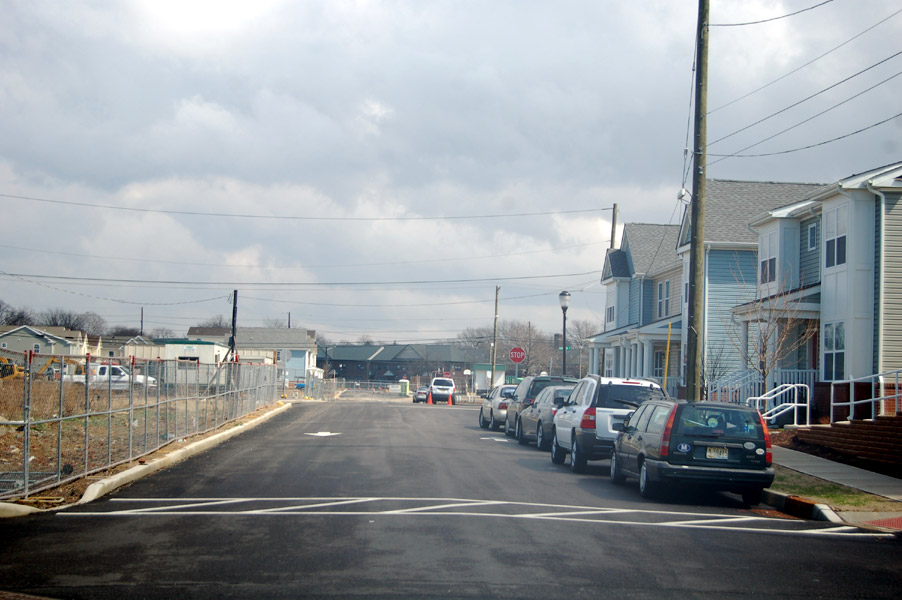 Looking east on Central Avenue from South 7th Street, March 29, 2009