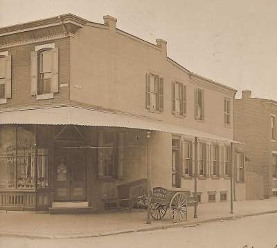 445 North 9th Street, circa 1908 — Holler family