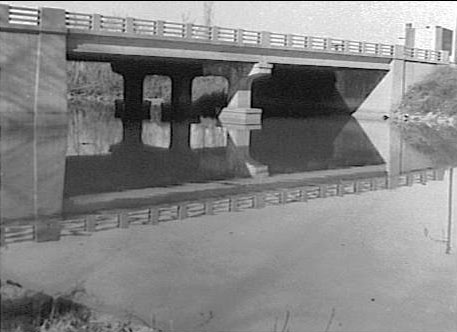Looking northwest at Baird Avenue Bridge from Farnham Park, March 1960, photo by Louis Morris — Oasis Motel visible at upper right