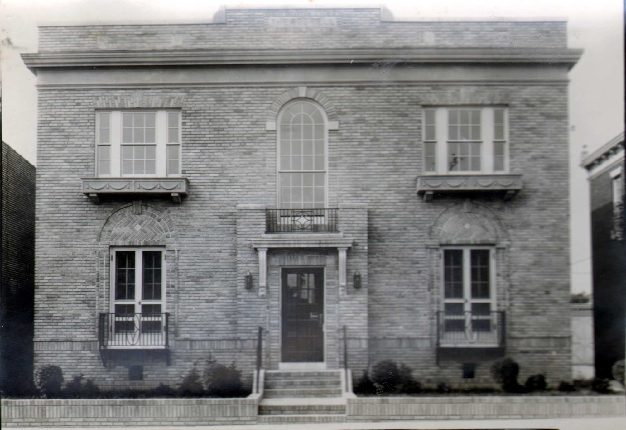 Roswell Apartments exterior at 1445-1447 Belleview Avenue, 1920s