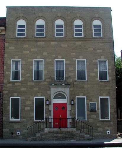 502 Broadway, formerly Congregation Ahev Zedak, now Faith Baptist Church, July 2004