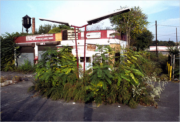 Northeast corner of Broadway and Chelton Avenue, 2040 Broadway, 2003