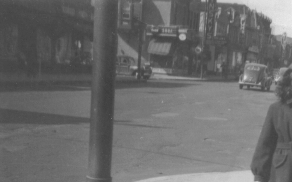 Broadway looking northwest from Newton Avenue, 1940s, showing Pinsky's at 941 Broadway