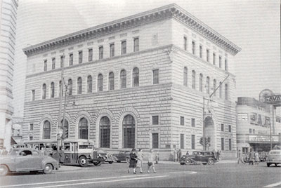 100 Block North Broadway, photo from about 1940 showing Camden Trust building