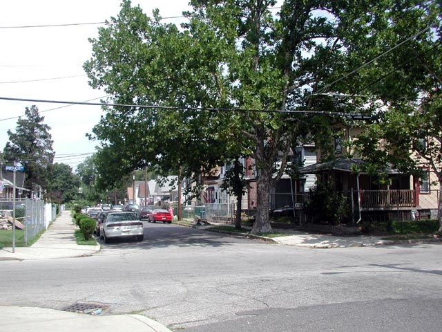1100 Block of Lois Avenue, Cramer Hill, Camden NJ — as seen from the southeast corner of Lois & Pierce Streets, July 10, 2004