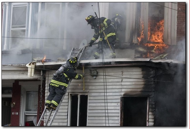 933 Cedar Street fire, February 27, 2007 — Four-alarm fire destroys five homes in the 900 block of Cedar/Vine Street