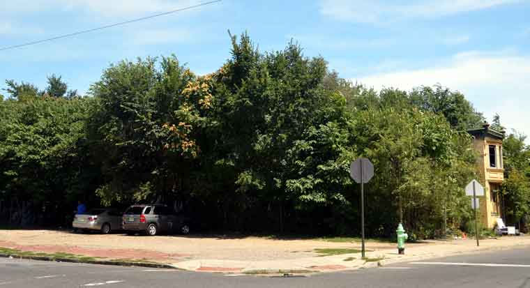 Northeast corner of Chestnut Street and South 8th Street — August 24, 2011