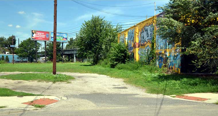 Intersection of Chestnut Street and Alder Street — looking south, August 16, 2011