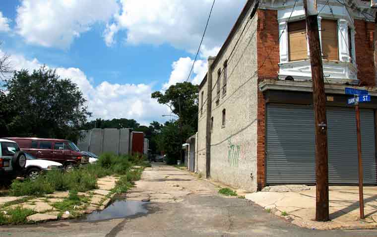 Looking north along Diamond Street from Chestnut Street — August 10, 2011