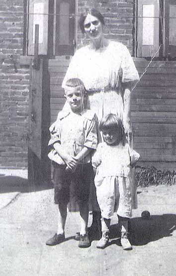 Violet Ford Middleton and her sons Louis and Georgie, 222 Church Place, circa 1920