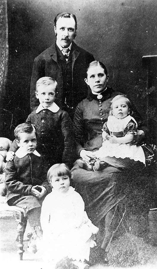 442 Clinton Street, 1906 William Perrit Family, photo from about 1894