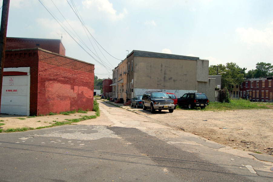 Looking south on Diamond Street from Mount Vernon Street, August 2, 2006