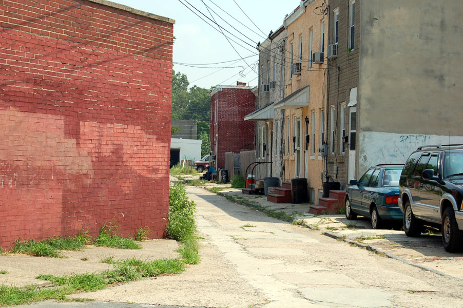 Looking south on Diamond Street from Mount Vernon Street, August 2, 2006