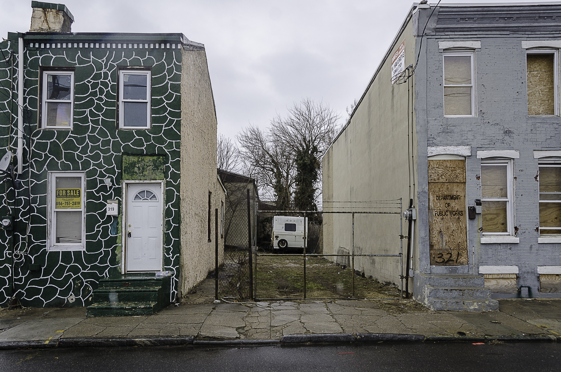 319, 321 & 321-1/2 Division Street — Photograph taken March 19, 2014