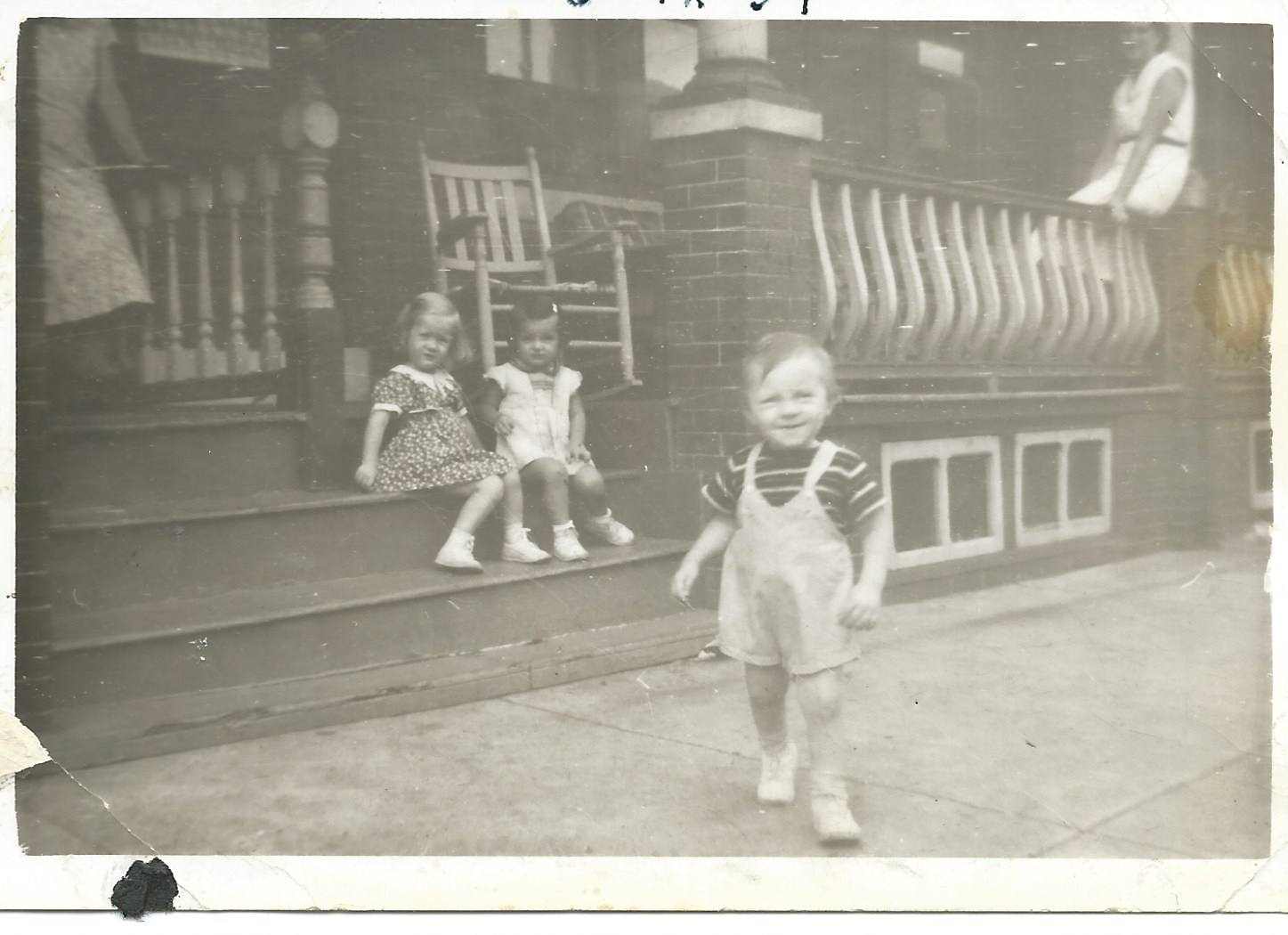 J. William Johnston with two girls at 1281 Everett Street, 1939