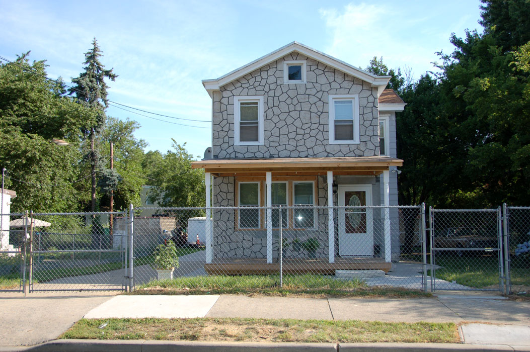 823 Fairview Street, July 2, 2011