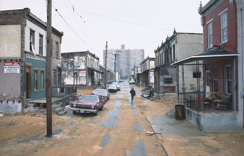Fern Street, North Camden, 1988 — Camilo José Vergara
