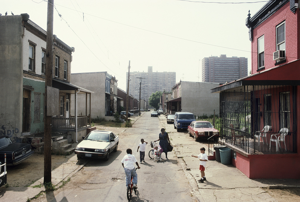Fern Street, North Camden, 1997 — Camilo José Vergara