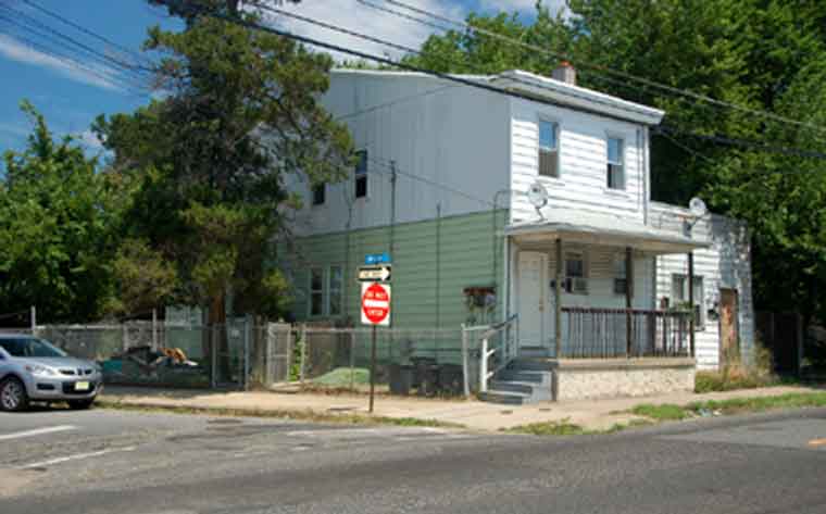 Ferry Avenue at Mulford Street, July 2011