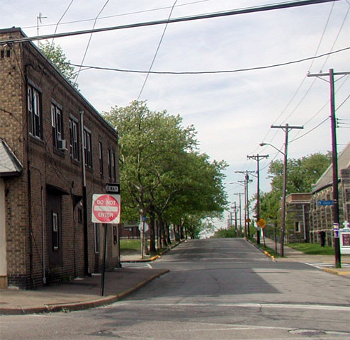 Looking southwest on Hayes Avenue from North 27th Street, May 27, 2005