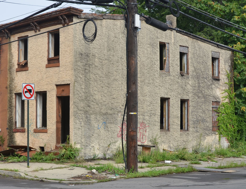 553 Jackson Street, second view, photographed August 26, 2011