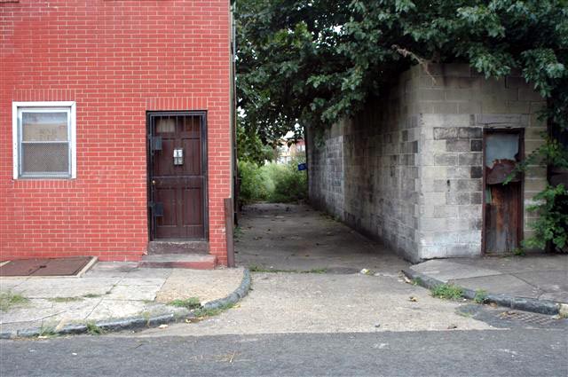 Looking east on Joint Alley from South 3rd Street, September 1, 2006, photo by Enrico Doganiero