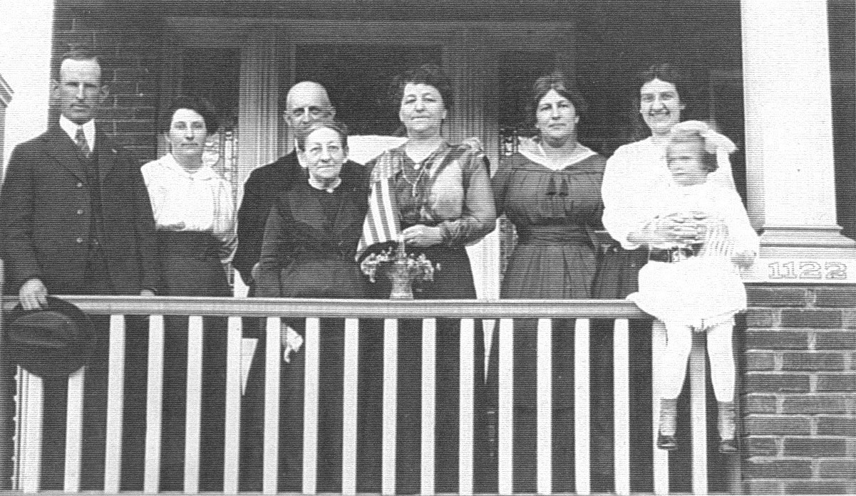 Tilton family photographed on July 4, 1916, 1917 or 1918 at 1122 Kenwood Avenue