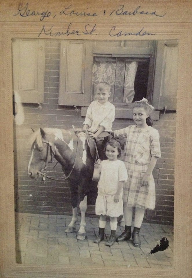 Ernst A. Weinhold children, 846 Kimber Street, circa 1915
