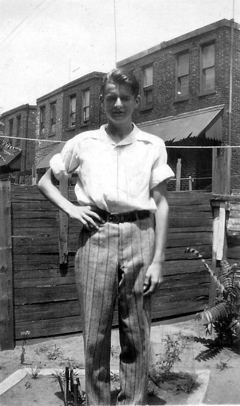Woodrow Fairess in back yard of 937 Linden Street, 1932